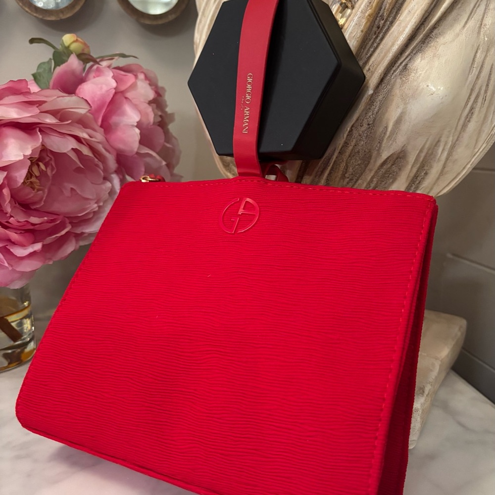 NEW Red Beauty Zipper Wristlet - Picture 10 of 13